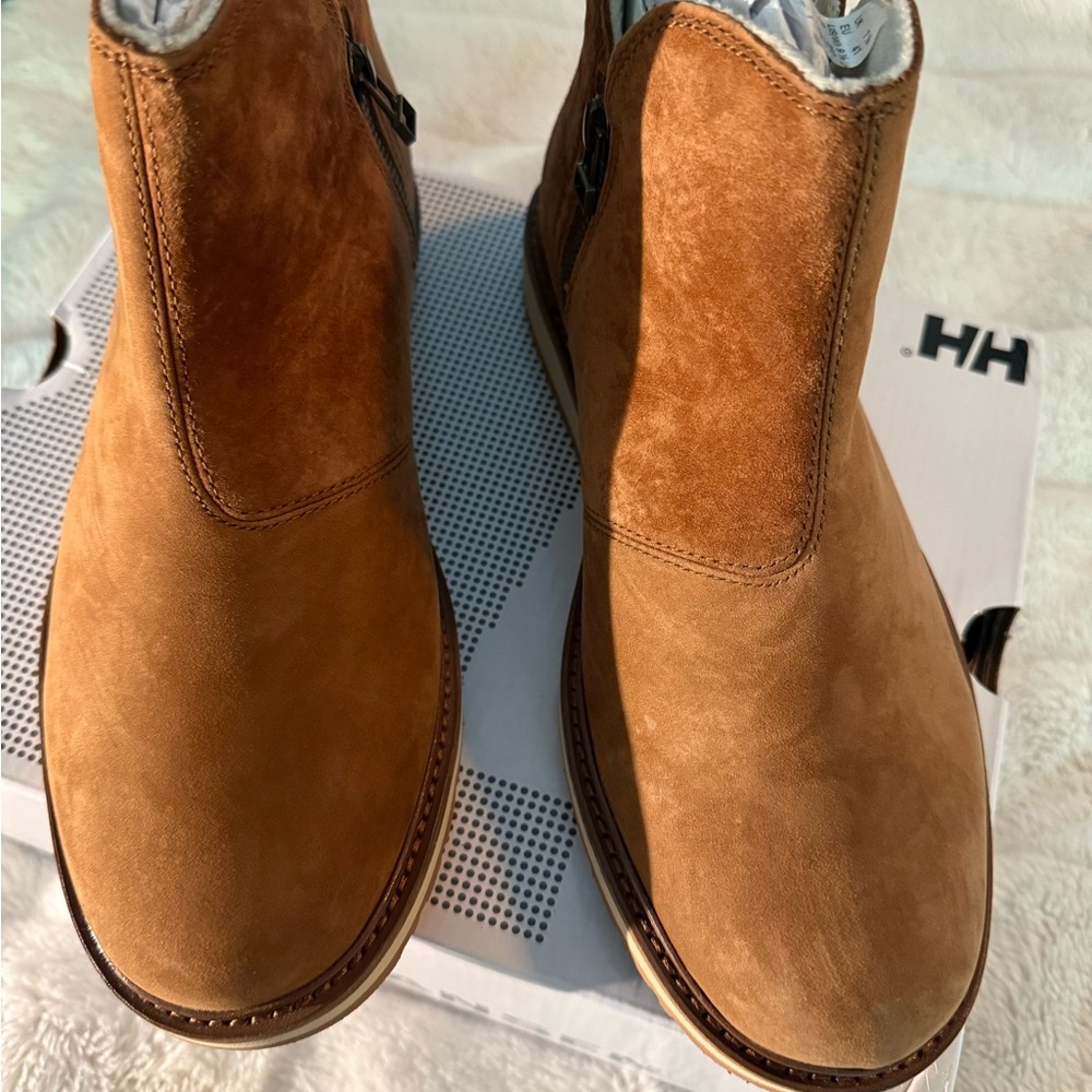 Women’s Helly-Hansen Seraphina Demi Waterproof Boot Low Cut Slip-on New 9.5 - Picture 7 of 15